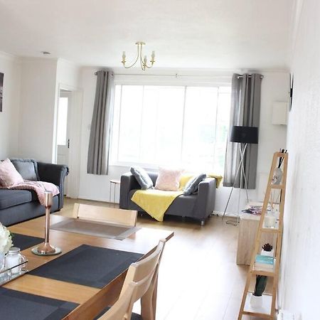 Private & Comfortable 2 Bedroom Home Away From Home Stanwell Eksteriør bilde
