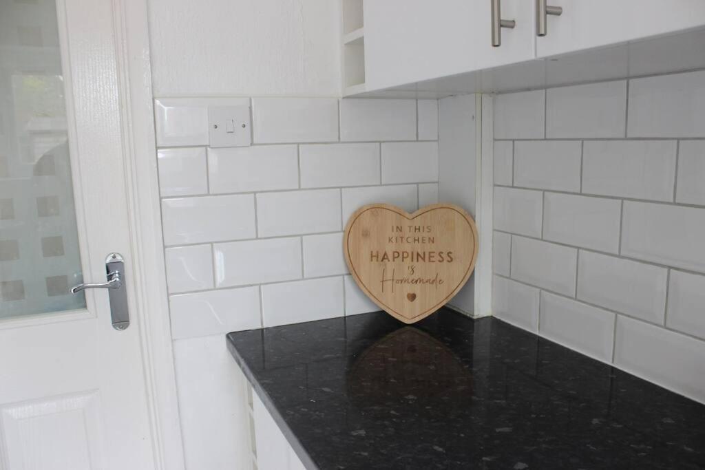 Private & Comfortable 2 Bedroom Home Away From Home Stanwell Eksteriør bilde