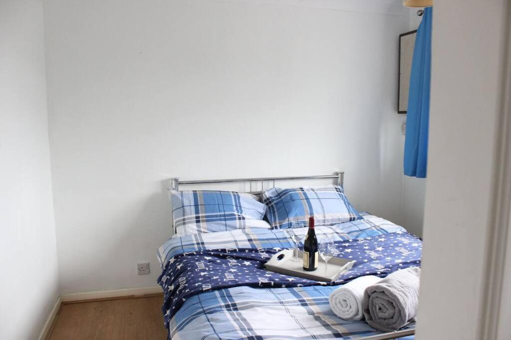 Private & Comfortable 2 Bedroom Home Away From Home Stanwell Eksteriør bilde